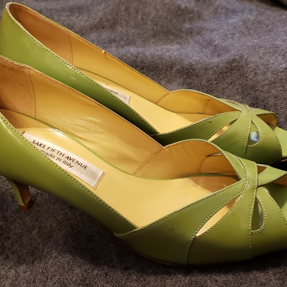 Vintage Saks Fifth Avenue Vero Cuoio 7.5 Green Kitten Heels